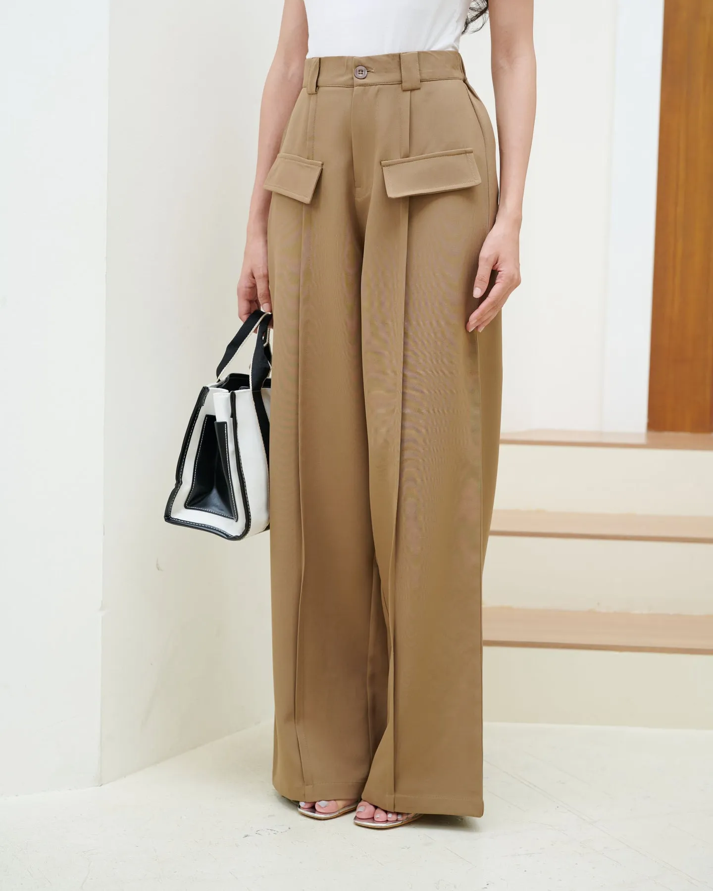 Elegant Seamed Flap Trousers